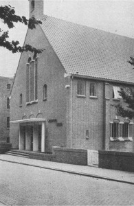 {Foto 2, De nieuwe Kerk, 2e Ebbingestraat 1 (In gebruik genomen 18 Sept. 1951)